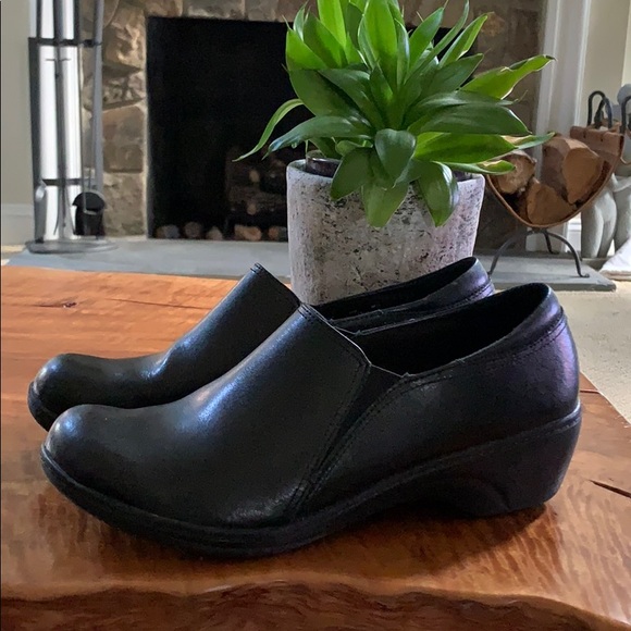 clarks slip resistant shoes womens